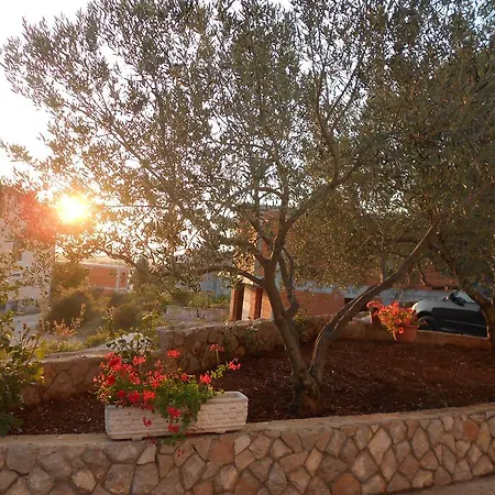 Burazer - Family Friendly Apartamento Šibenik